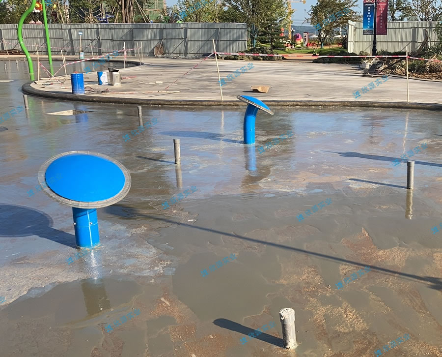 不明飛行物戲水小品