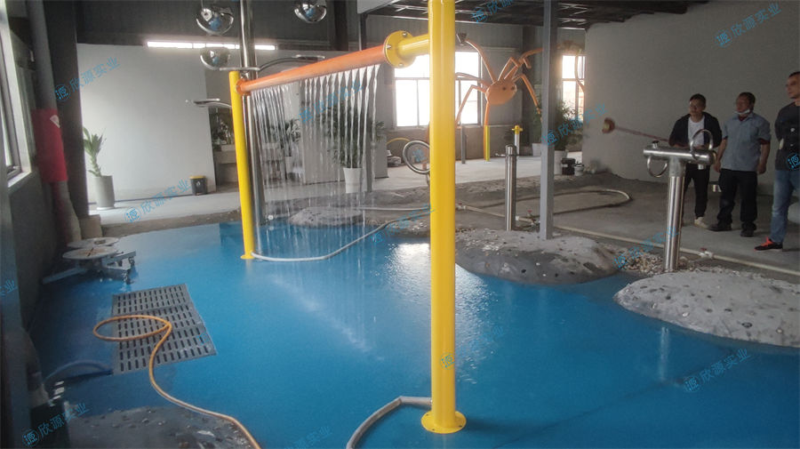 趣味水簾門戲水小品