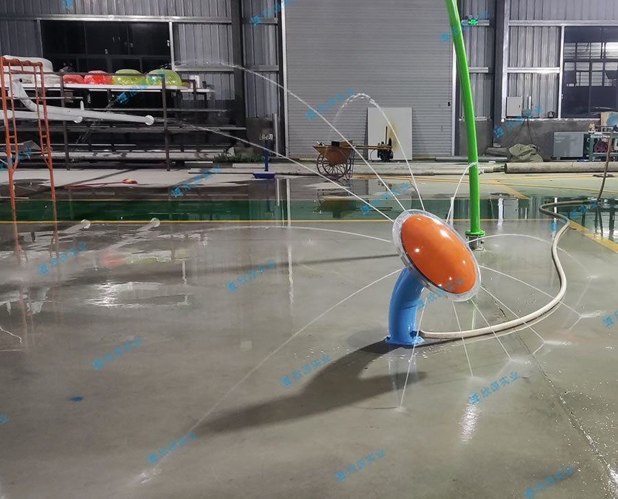 不明飛行物戲水小品